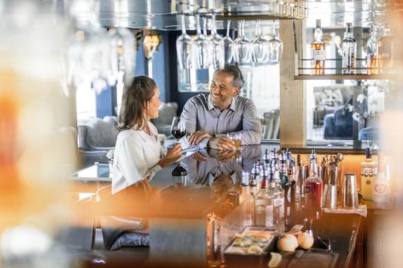 UNIWORLD Boutique River Cruises S.S. La Venezia Hari's Bar & Lounge Lifestyle 4.jpeg